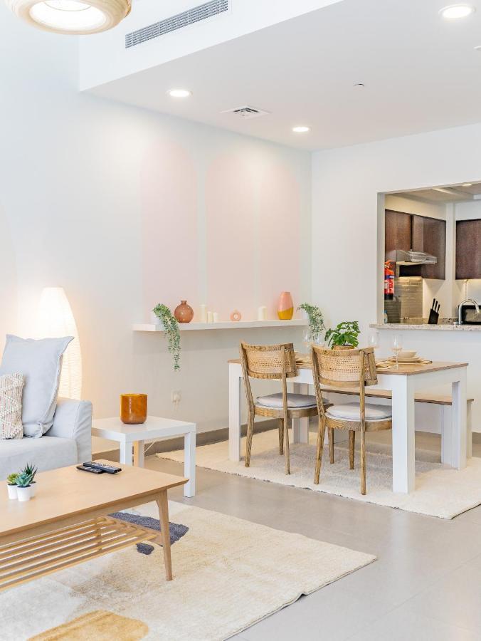 Charming Tropical Minutes To Mall Apartament