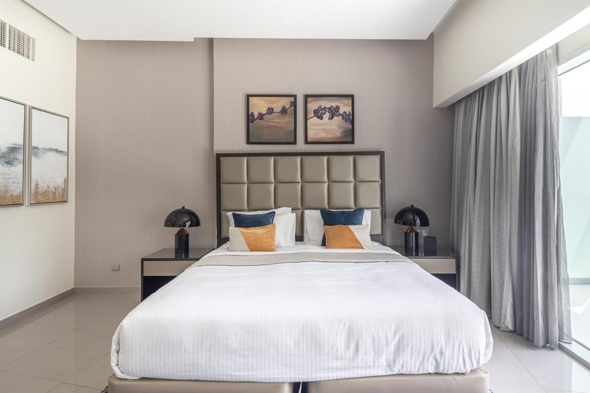 Frank Porter - Damac Majestine Apartment