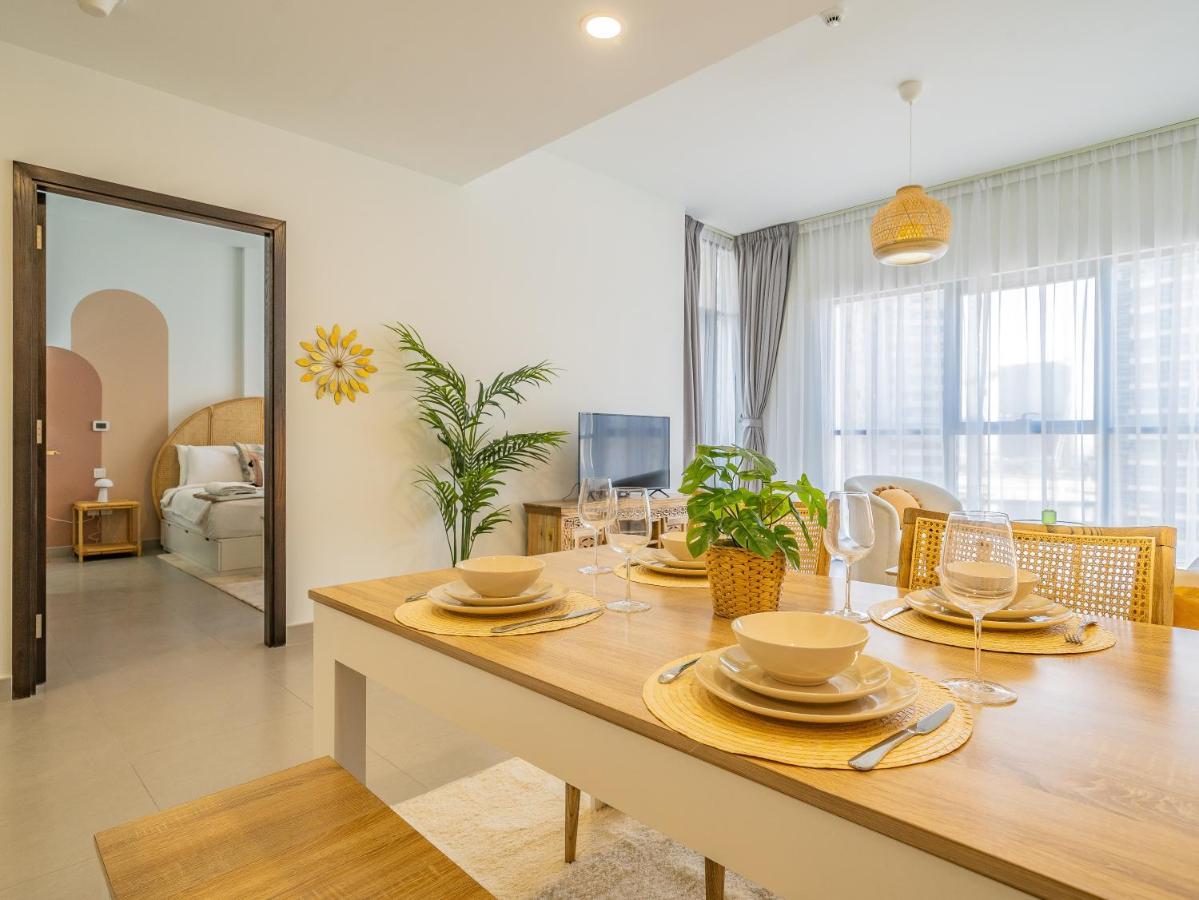 Charming Tropical Minutes To Mall Apartament