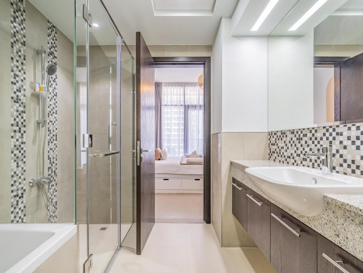 Charming Tropical Minutes To Mall Apartament