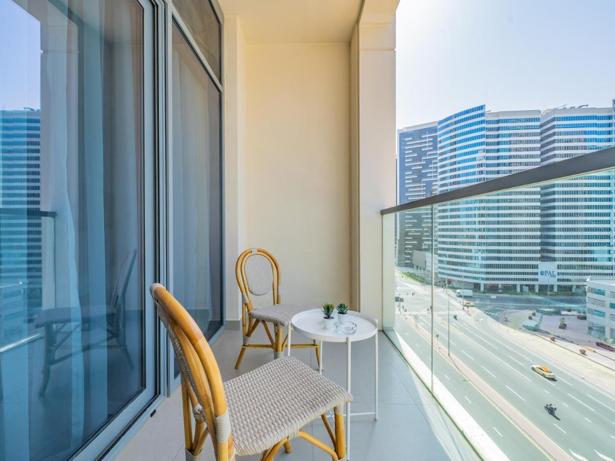 Charming Tropical Minutes To Mall Apartament