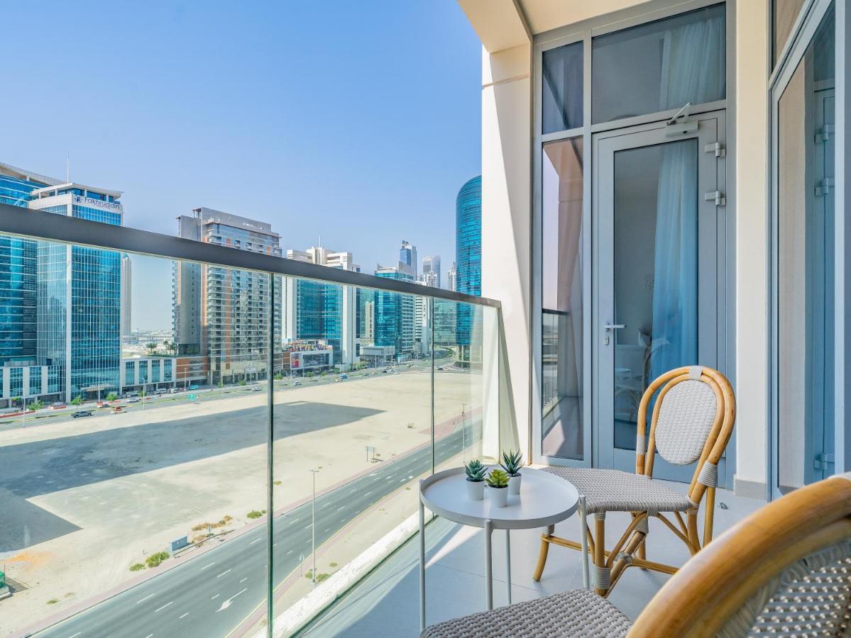 Charming Tropical Minutes To Mall Apartament