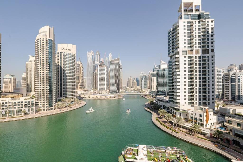 Beautiful Marina Views One Bedroom With Two Balconies Appartamento