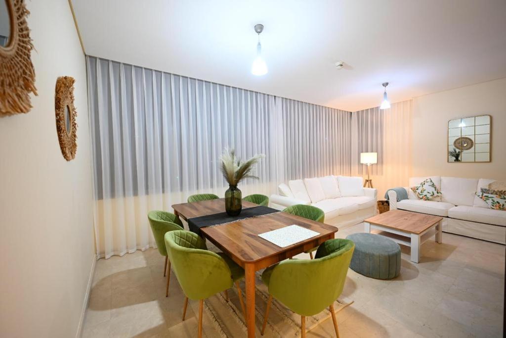 Cozy And Very Well-lit In Difc Apartment