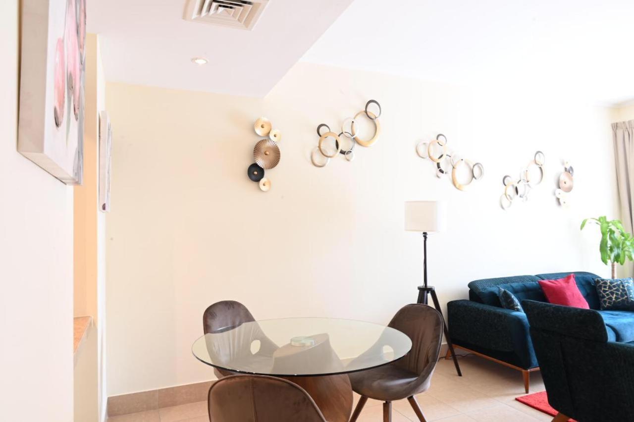 Burj Khalifa View, Birds Chirping, Cozy And Stylish Apartemen