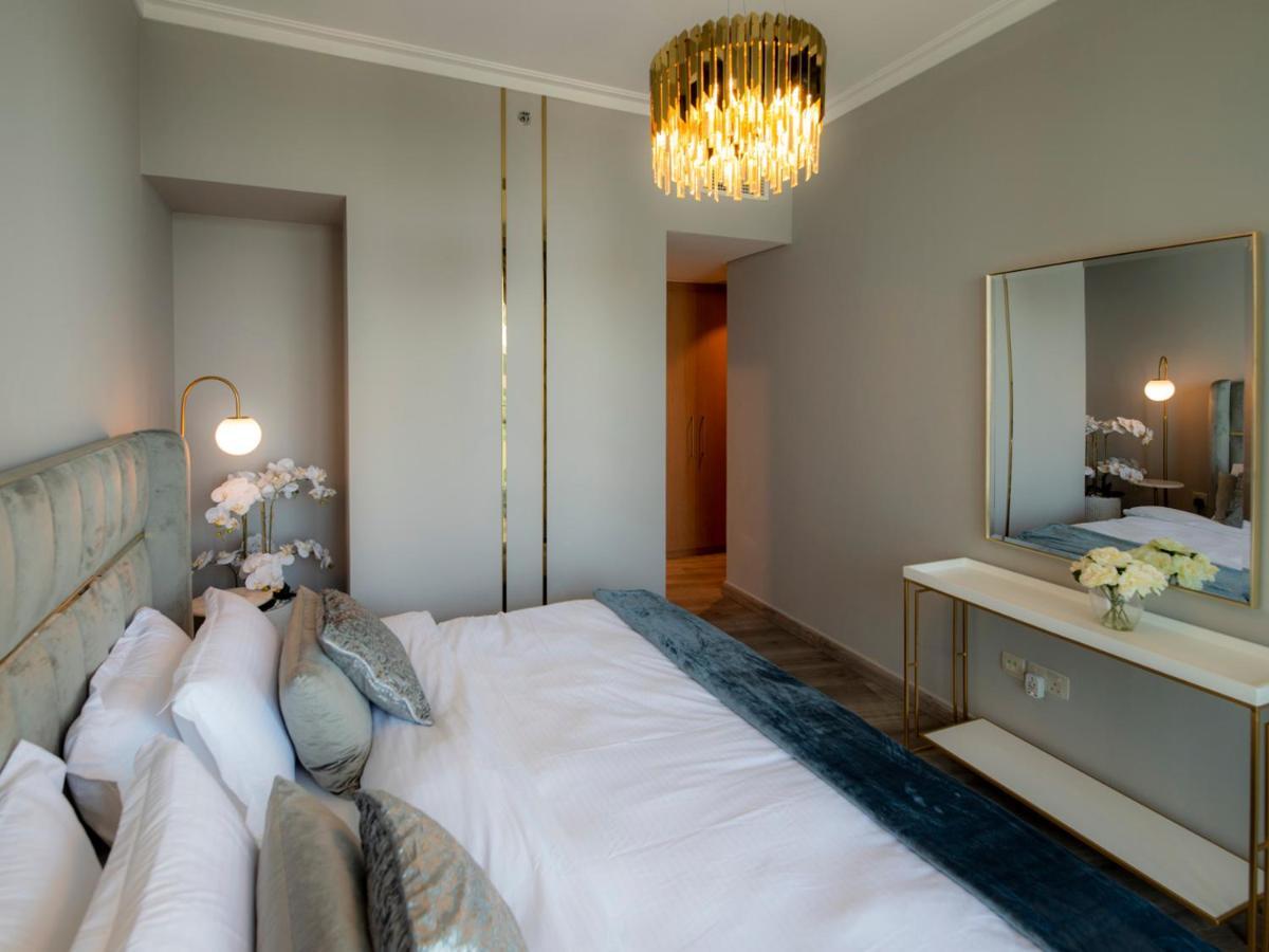First Class 2br With Full Skyline & Sea View *