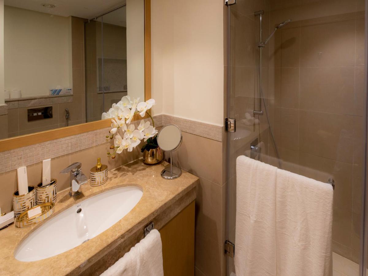 First Class 2br With Full Skyline & Sea View Apartment