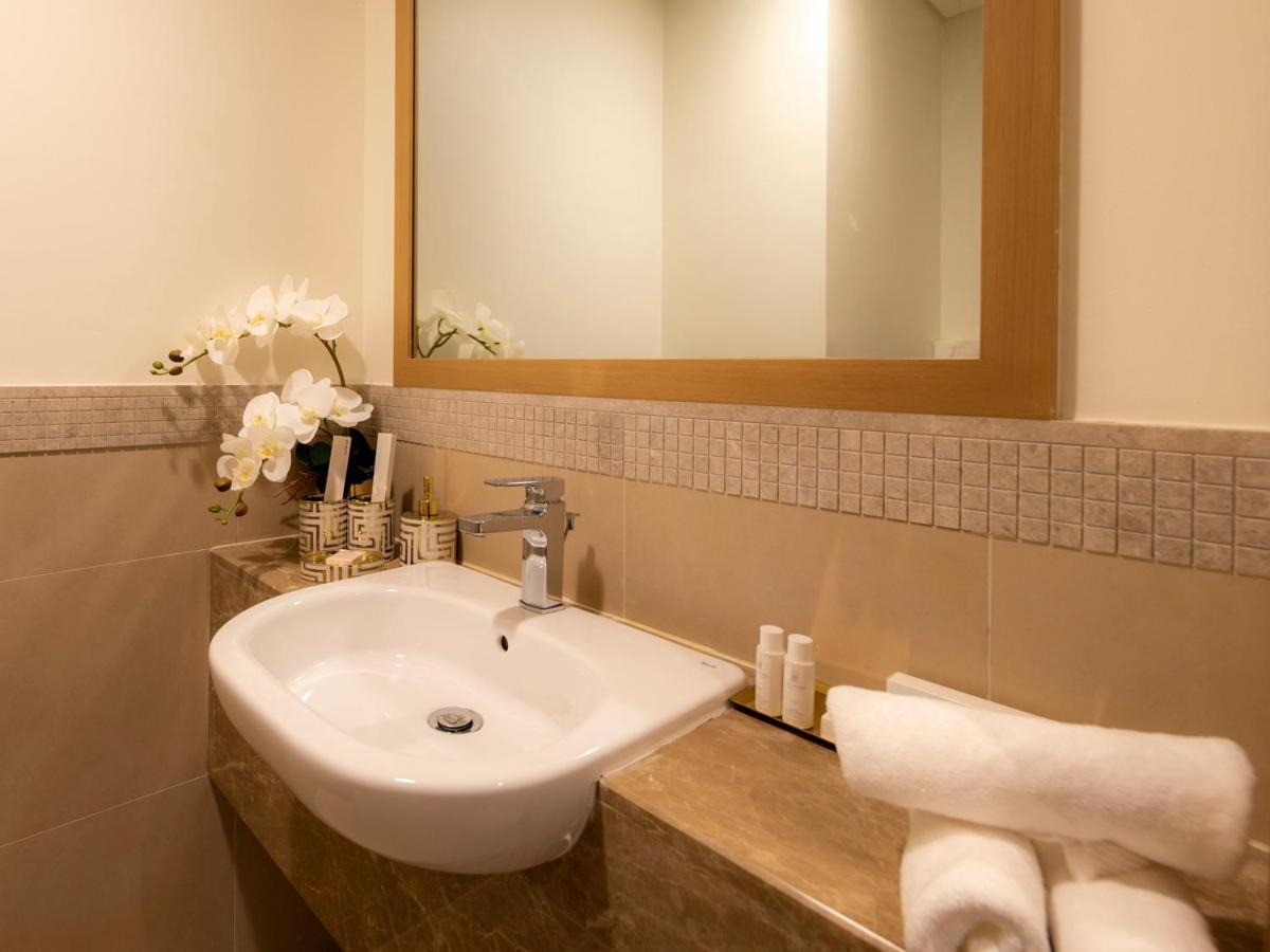 Apartment First Class 2br With Full Skyline & Sea View *