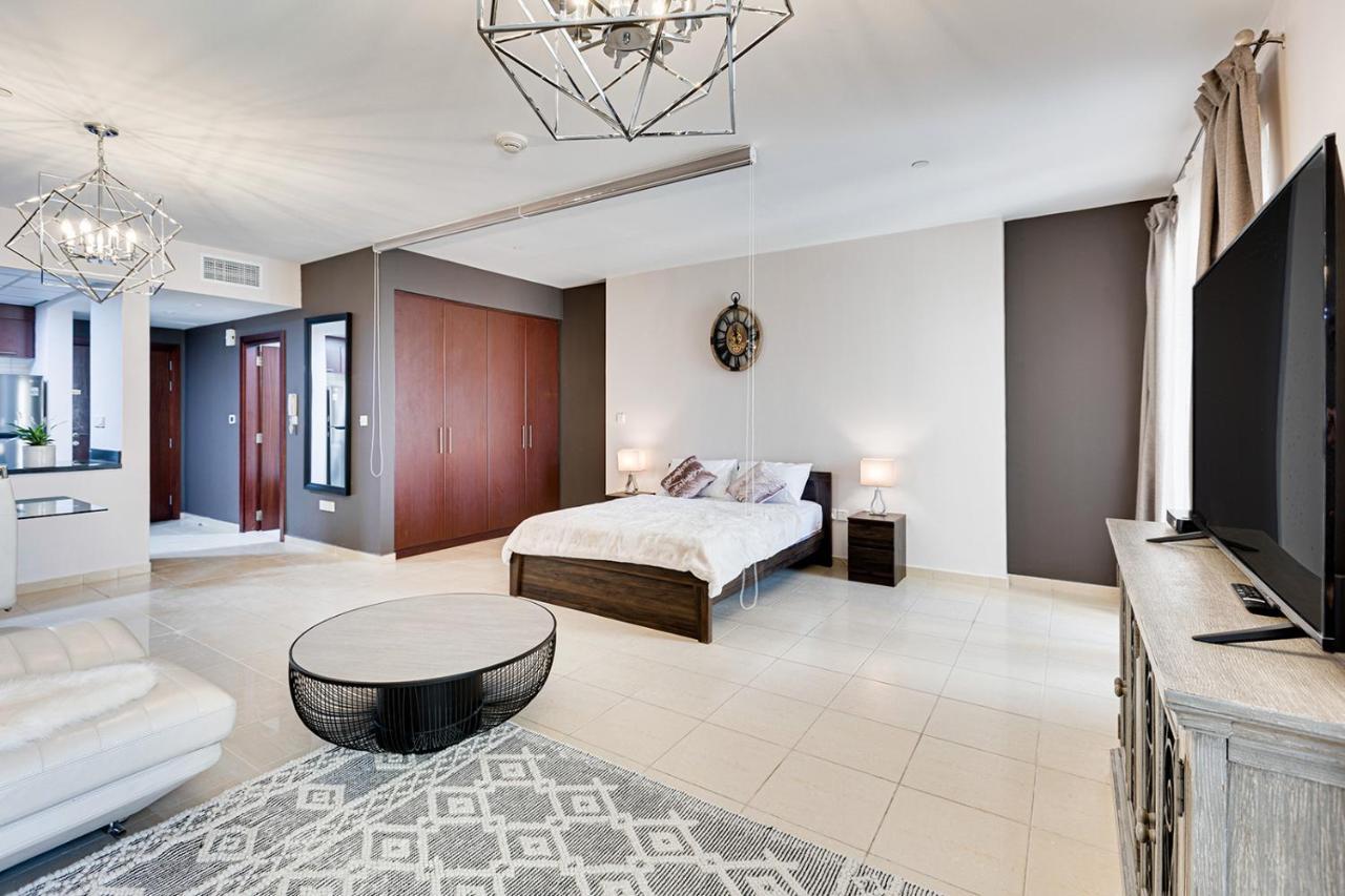 Entire Serviced Studio Jbr Sea View Balcony * Dubái