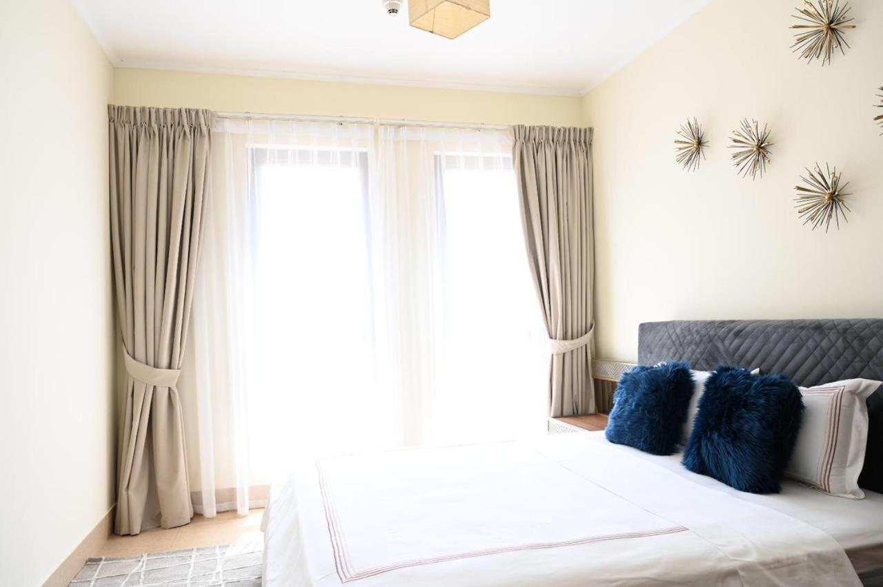 Burj Khalifa View, Birds Chirping, Cozy And Stylish Apartemen