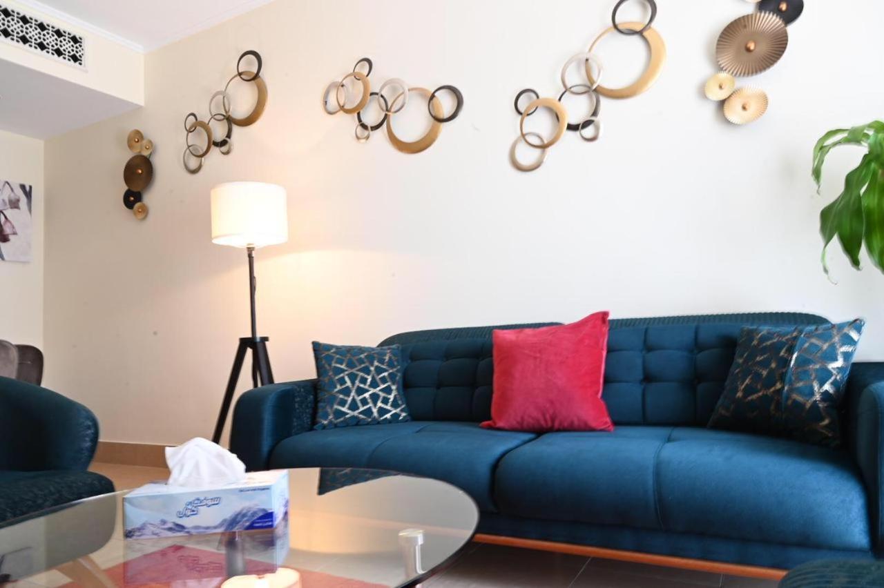 Apartemen Burj Khalifa View, Birds Chirping, Cozy And Stylish