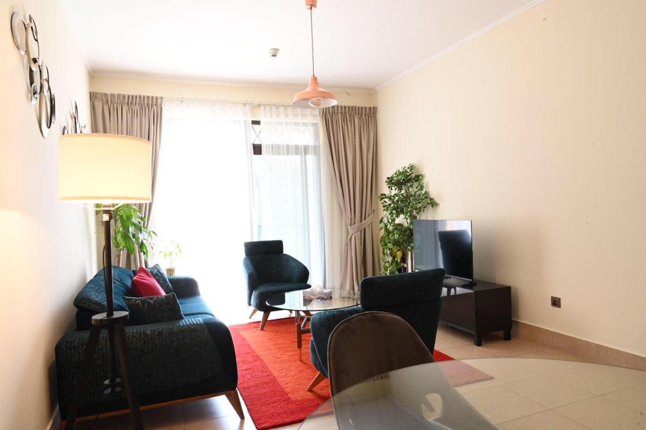 Apartemen Burj Khalifa View, Birds Chirping, Cozy And Stylish Dubai