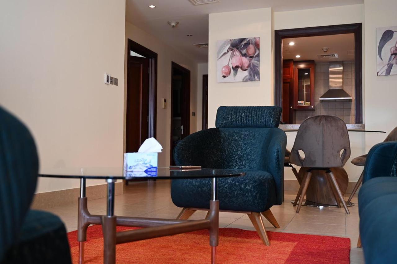 Burj Khalifa View, Birds Chirping, Cozy And Stylish Apartemen Dubai