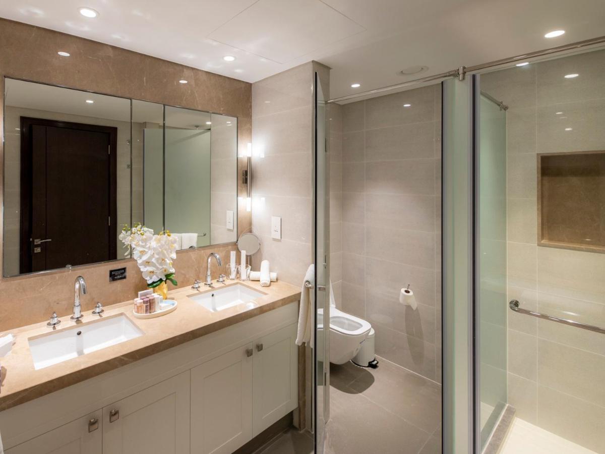 First Class 2br With Full Burj Khalifa And Fountain View Apartemen Dubai