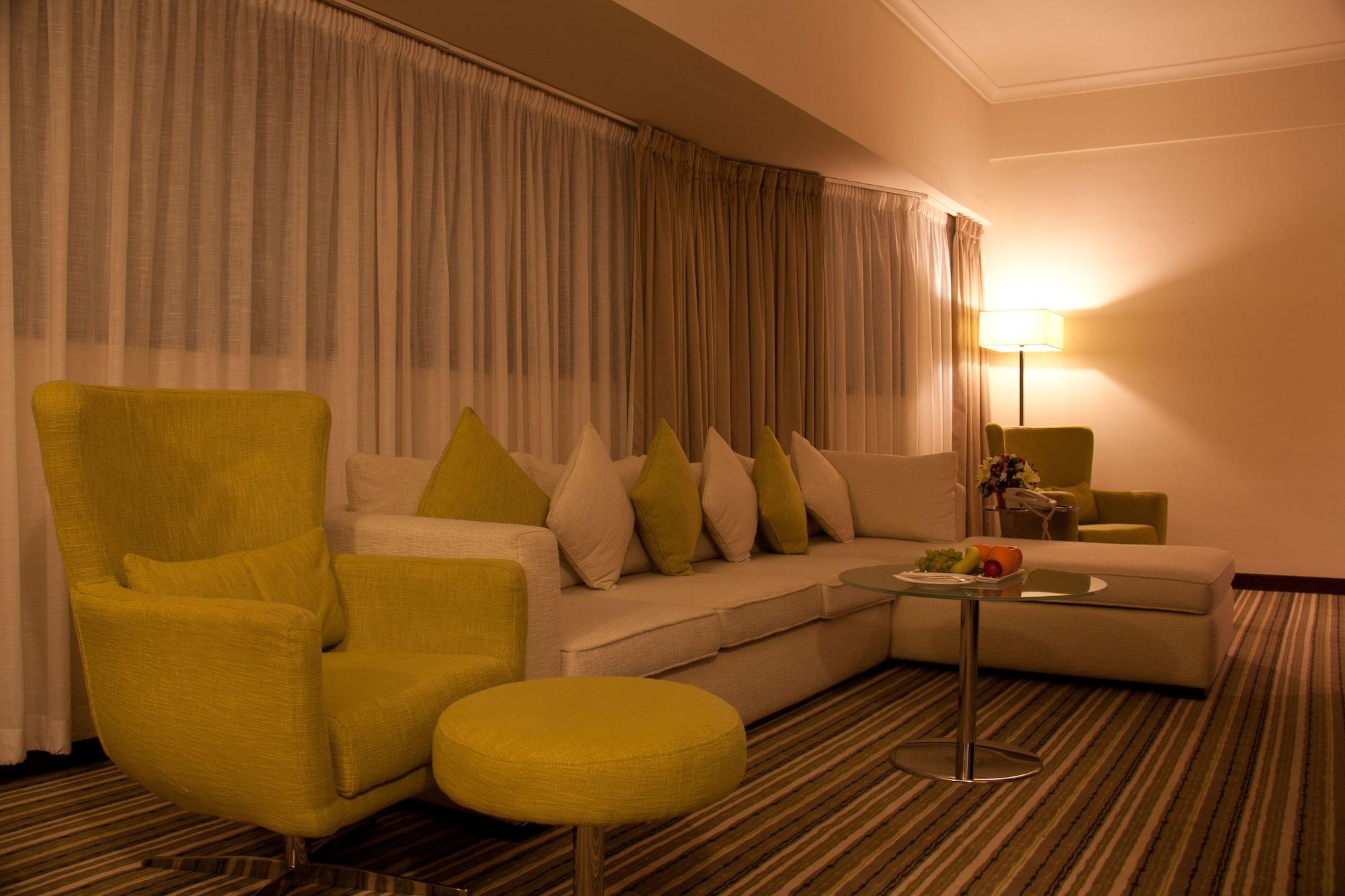 Avari Hotel 4*