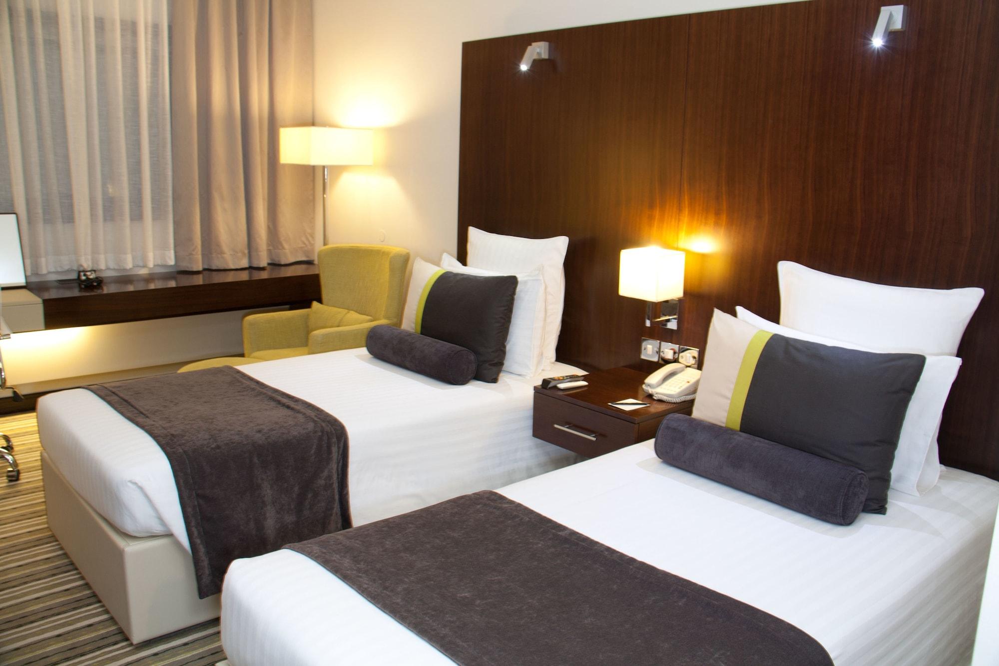 Avari Hotel