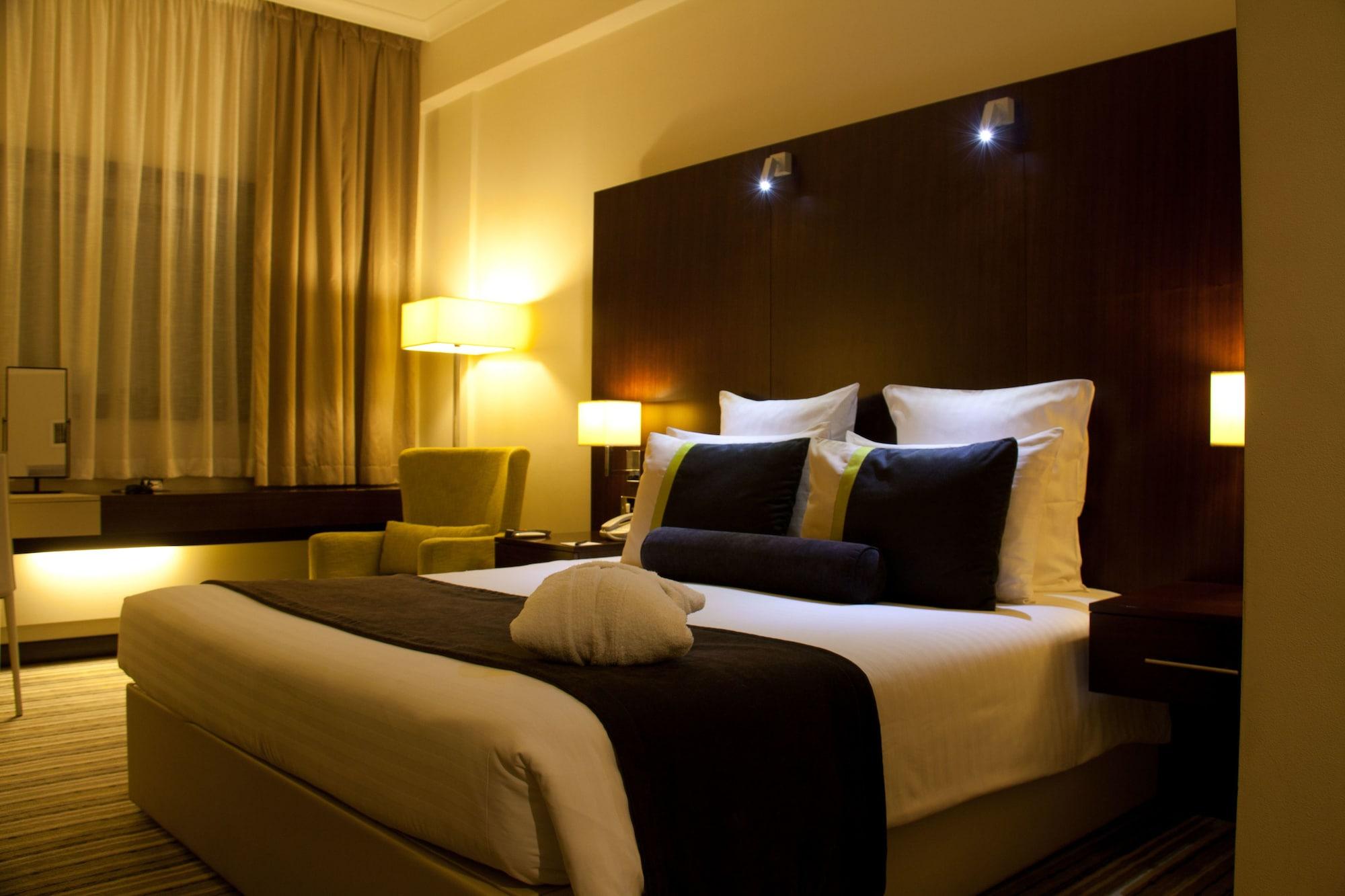 Avari Hotel 4*