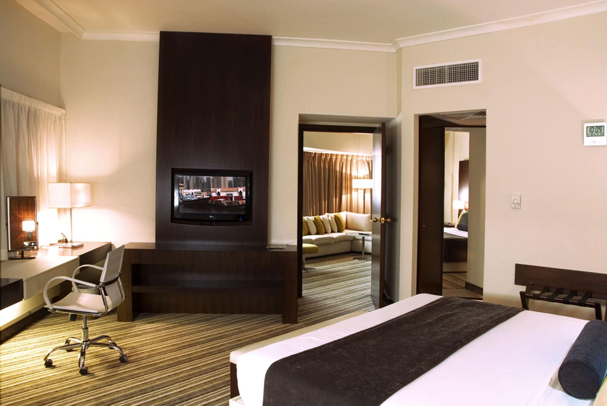 Avari 4*