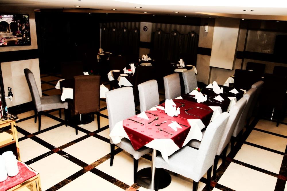 Saffron Hotel 2*