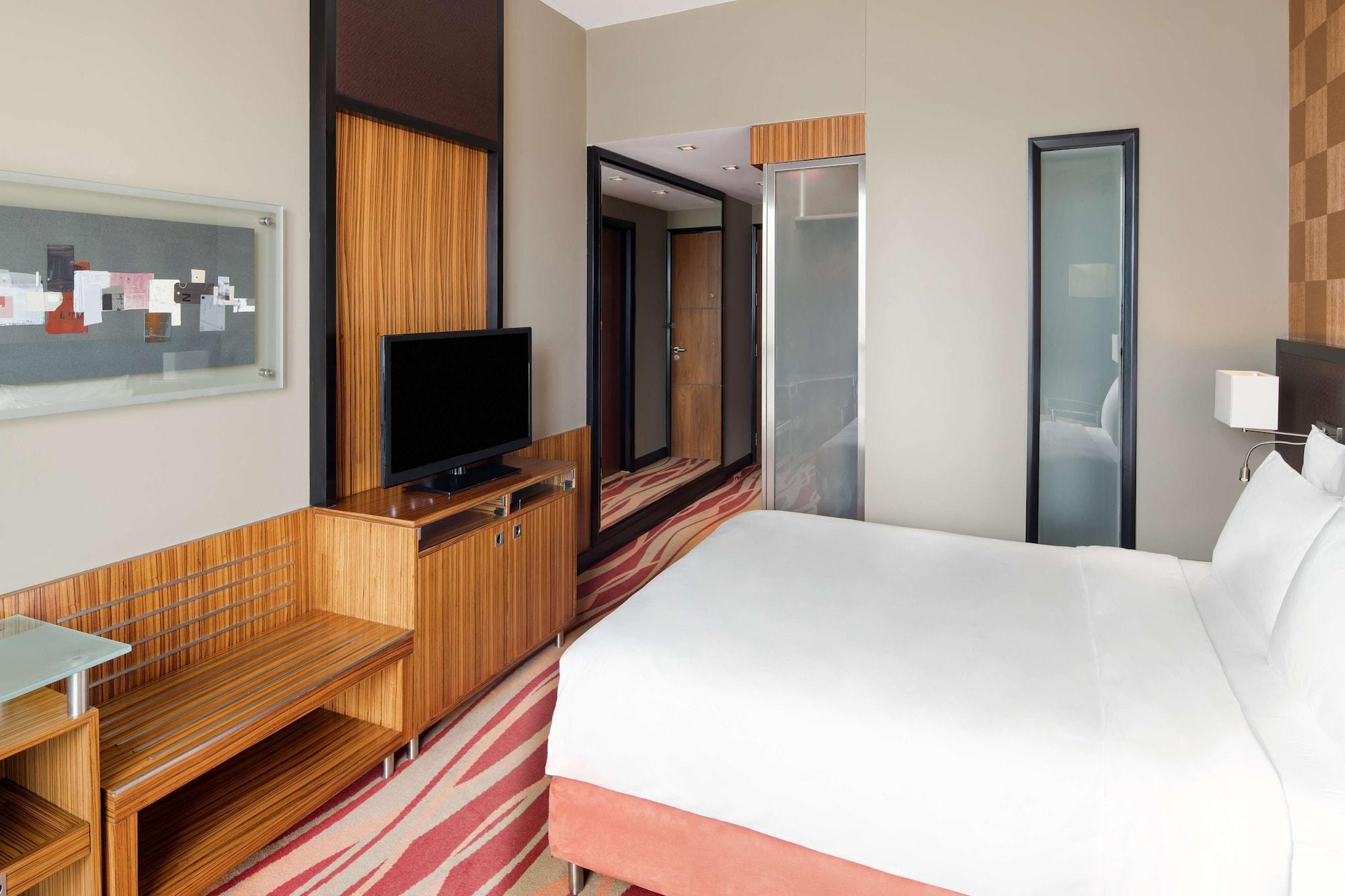 Radisson Blu Hotel, Media Dubái