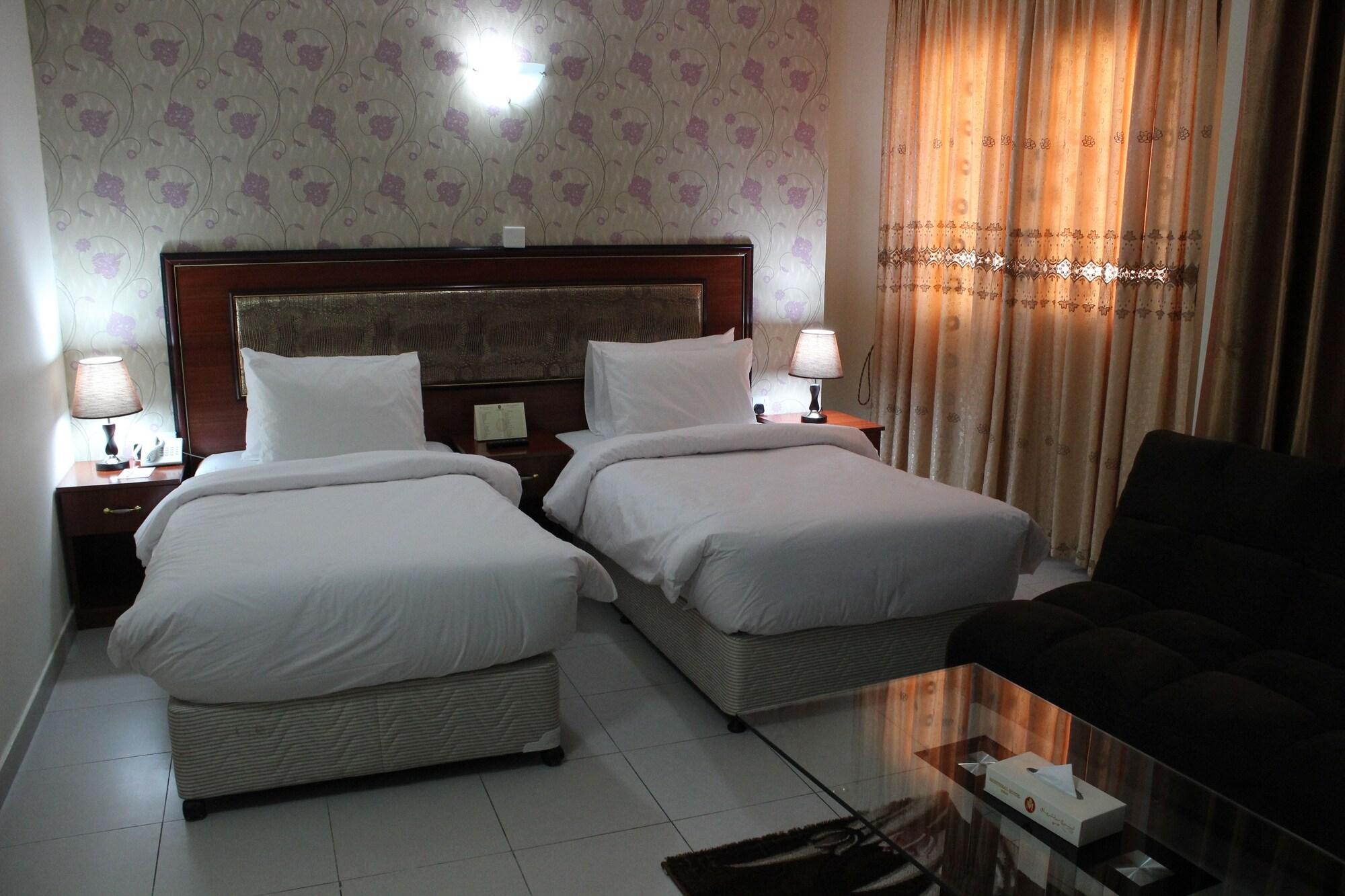 Montreal Naif Hotell 2*