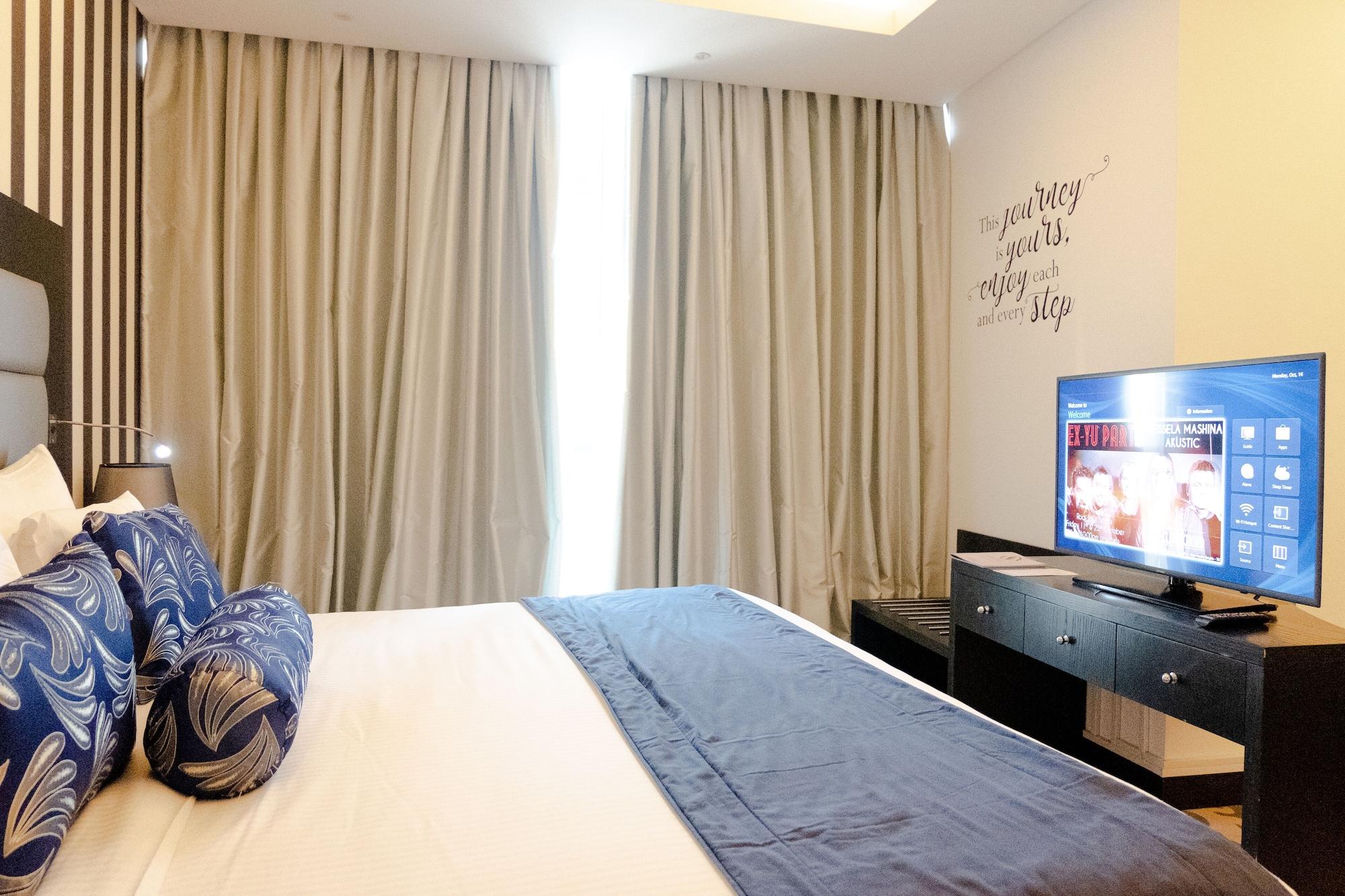 Signature 1 Tecom 4*
