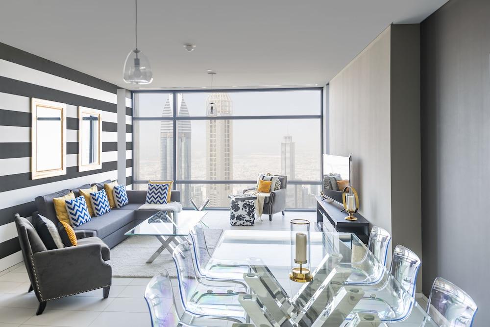 Dream - Index Tower With Skyline Views