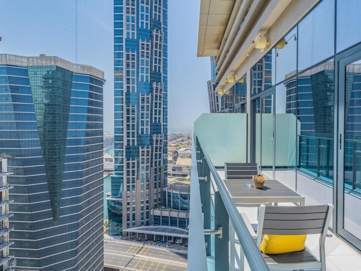 Monty Holiday - Elegant Penthouse With Skyline Views Terrace Dubái