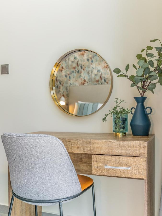 Monty Holiday - Elegant Penthouse With Skyline Views Terrace