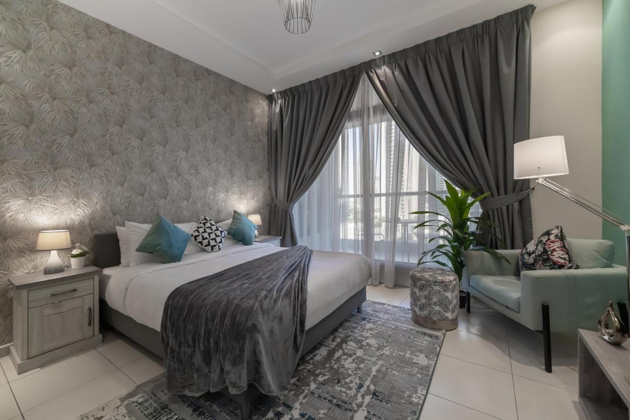 Apartamento Higuests - Cute With Balcony, 5-min To The Dubái