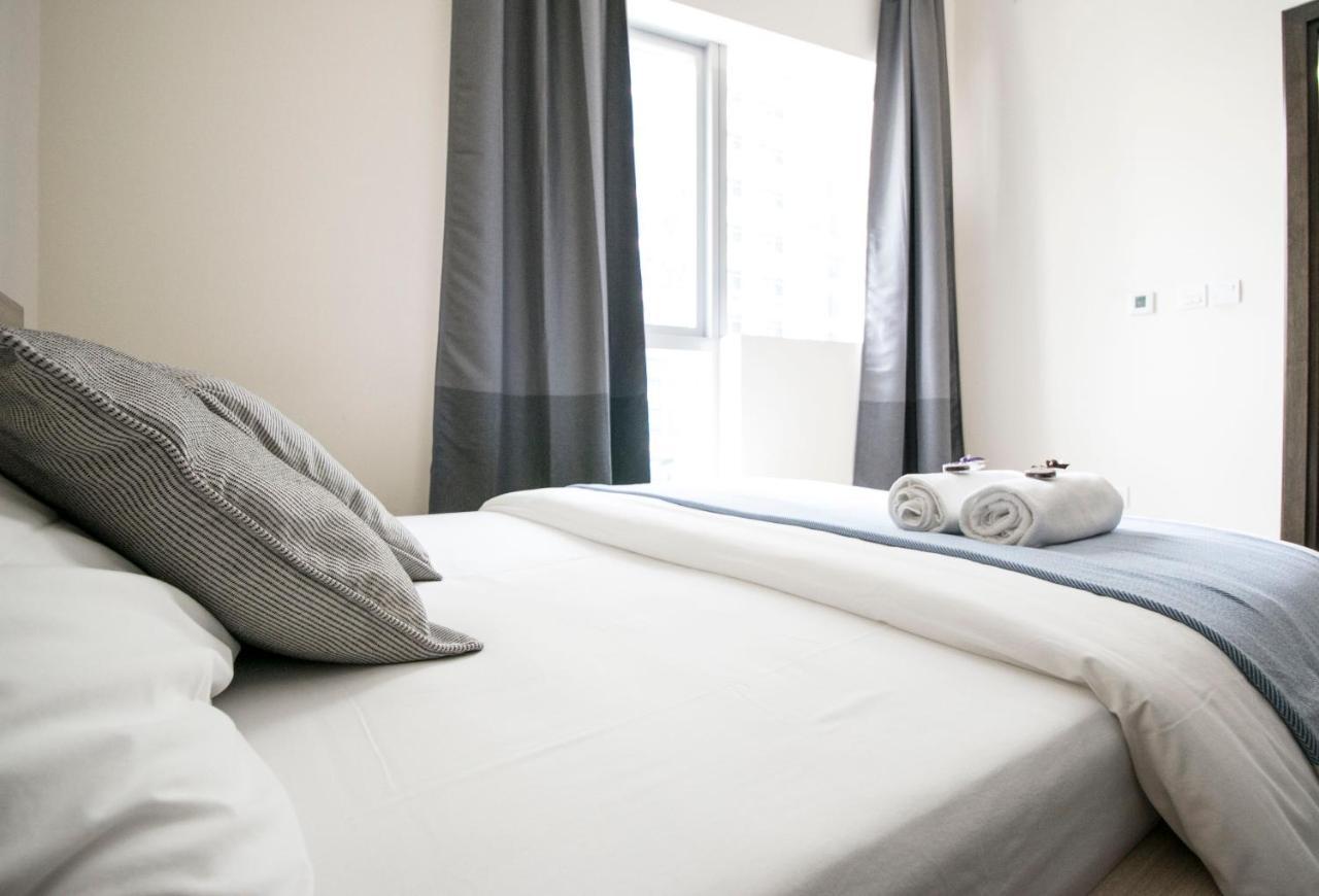 Higuests - Chic Apt Near Marina Walk With Pool And Gym Apartment Dubai