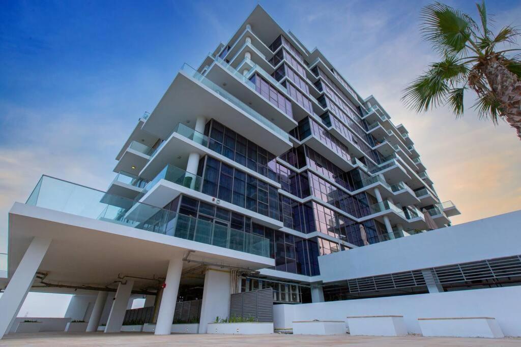 One Bedroom Damac Hills Golf Promenade 2b Dubái