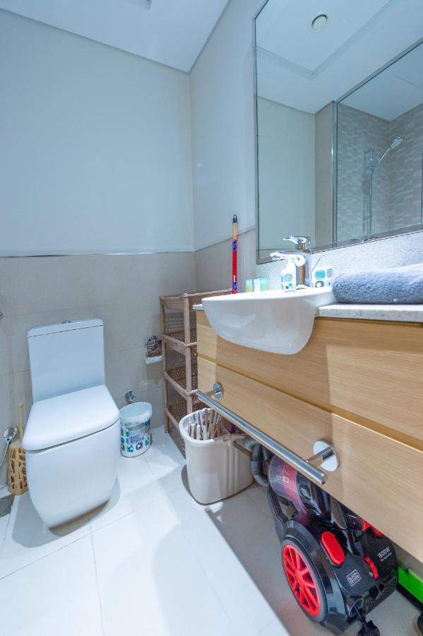 Appartamento Luxury Escapes - Cozy In Front Of Metro Stn - Access To Gym & Pool - Aura Azizi *