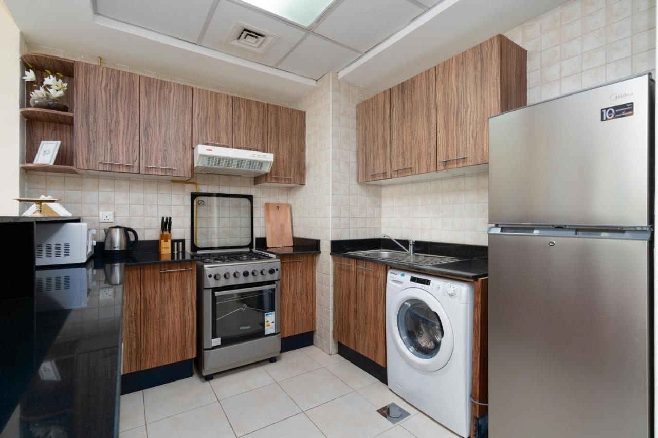 Spacious 2 Beds 5 Min Walk From Mall With Brand New Gym And Rooftop Swimming Pool Apartemen