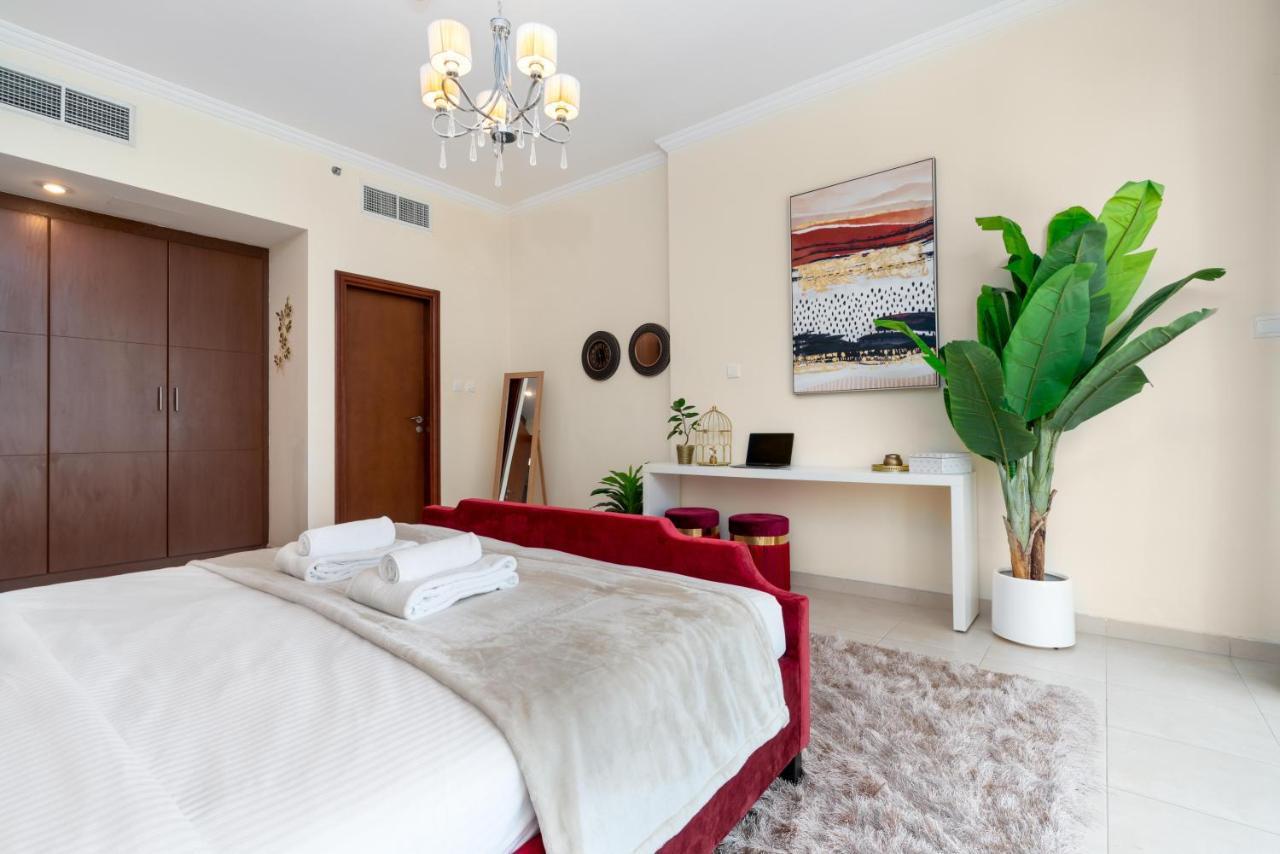 Apartemen Spacious 2 Beds 5 Min Walk From Mall With Brand New Gym And Rooftop Swimming Pool *