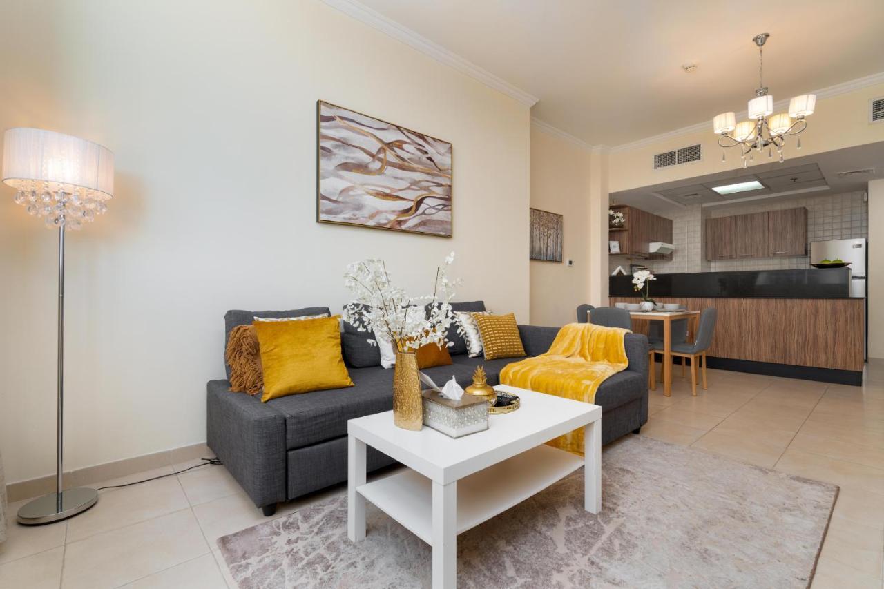 Apartemen Spacious 2 Beds 5 Min Walk From Mall With Brand New Gym And Rooftop Swimming Pool *