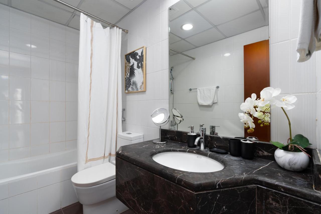 Spacious 2 Beds 5 Min Walk From Mall With Brand New Gym And Rooftop Swimming Pool Apartemen *
