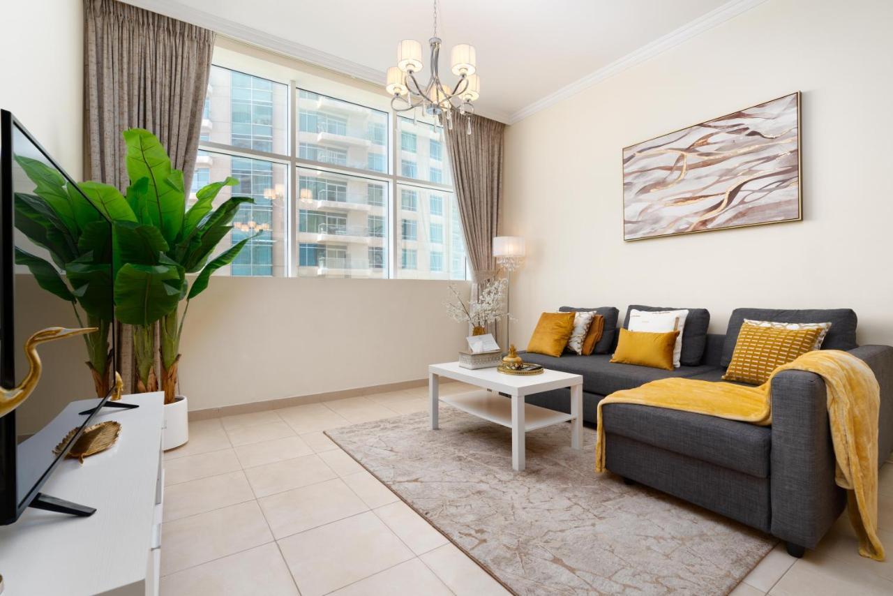 Spacious 2 Beds 5 Min Walk From Mall With Brand New Gym And Rooftop Swimming Pool Apartemen *