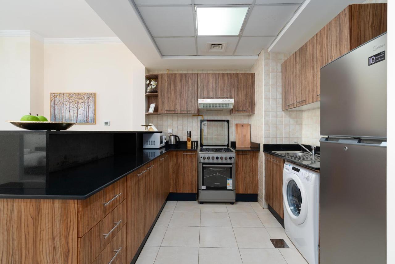 Spacious 2 Beds 5 Min Walk From Mall With Brand New Gym And Rooftop Swimming Pool Appartamento