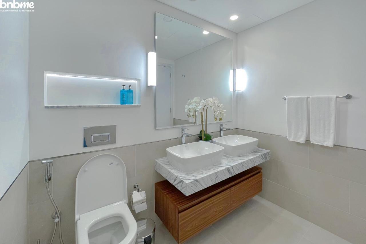 Bnbmehomes - Elegant Pool View - 2br - 607 * Dubai