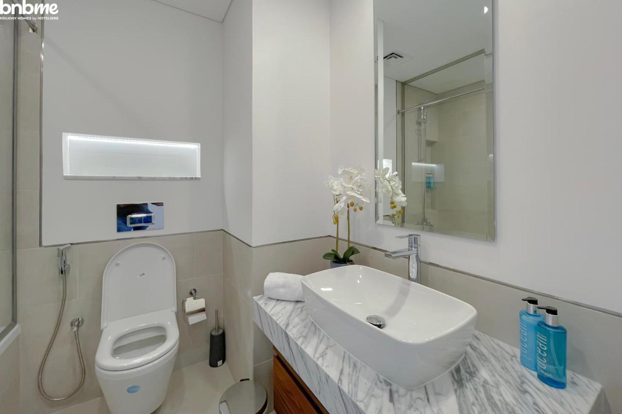 Bnbmehomes - Elegant Pool View - 2br - 607 * Dubai