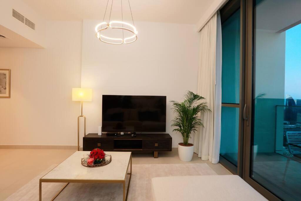 Modern And Spacious 1 Bedroom With Direct Access To Mall Ultima Vacation Homes 02 *