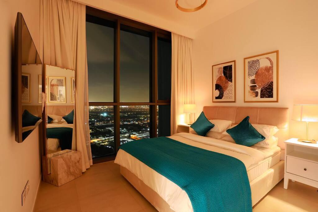 Apartment Modern And Spacious 1 Bedroom With Direct Access To Mall Ultima Vacation Homes 02