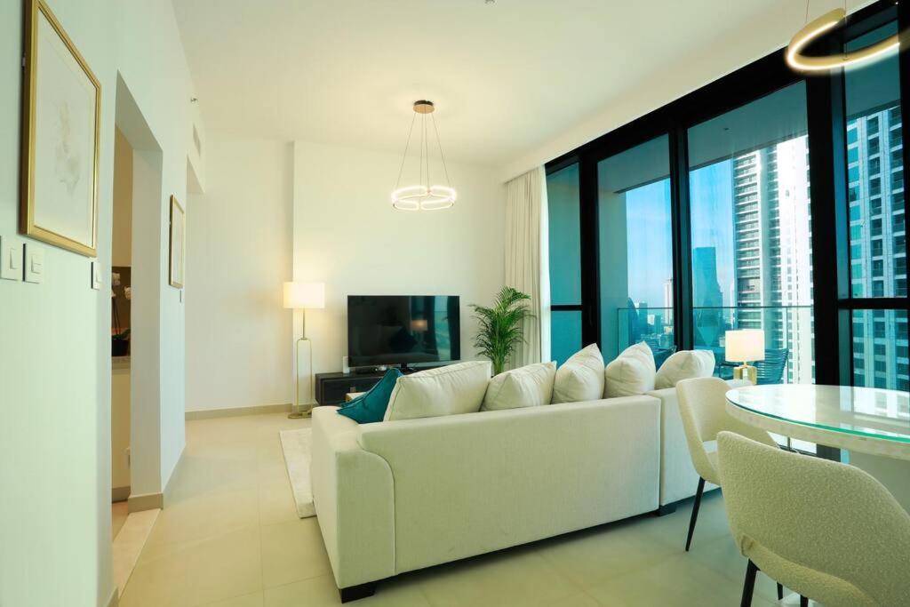 Modern And Spacious 1 Bedroom With Direct Access To Mall Ultima Vacation Homes 02 Apartment *