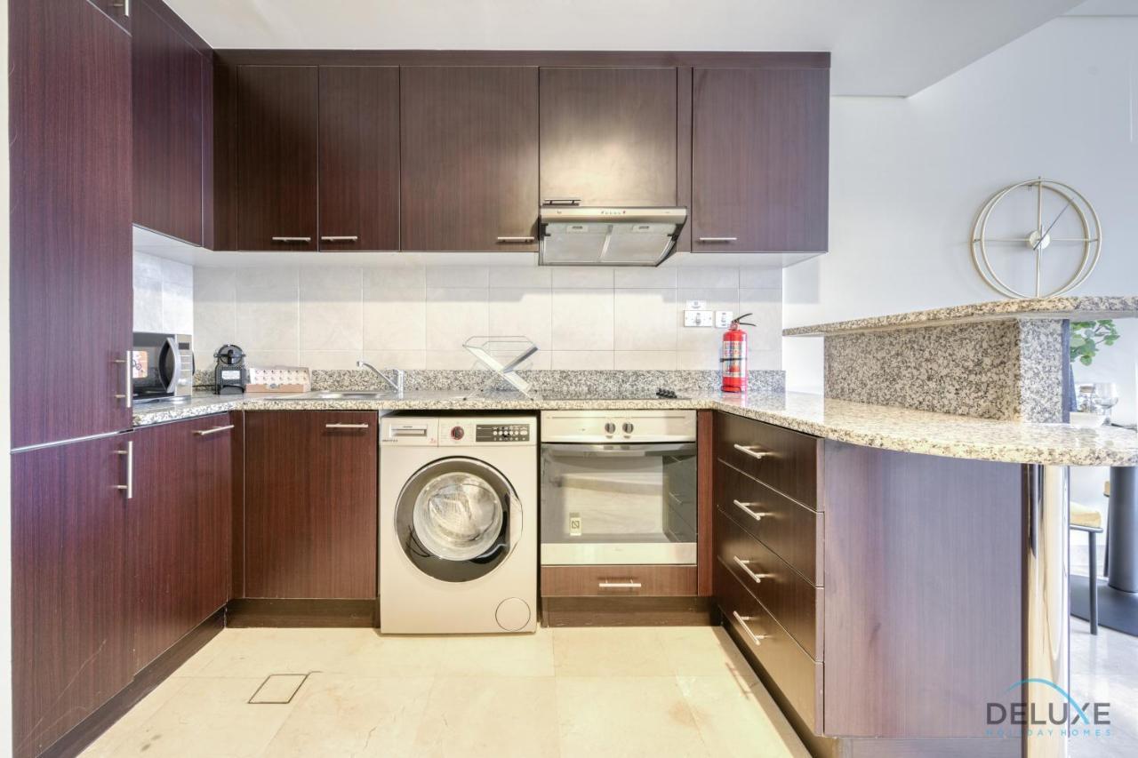 Price Cozy 1br With Balcony & Prime Location By Deluxe Homes Apartamento Dubái