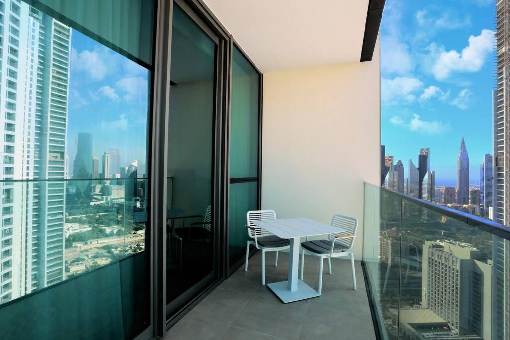 Modern And Spacious 1 Bedroom With Direct Access To Mall Ultima Vacation Homes 02 * Dubai