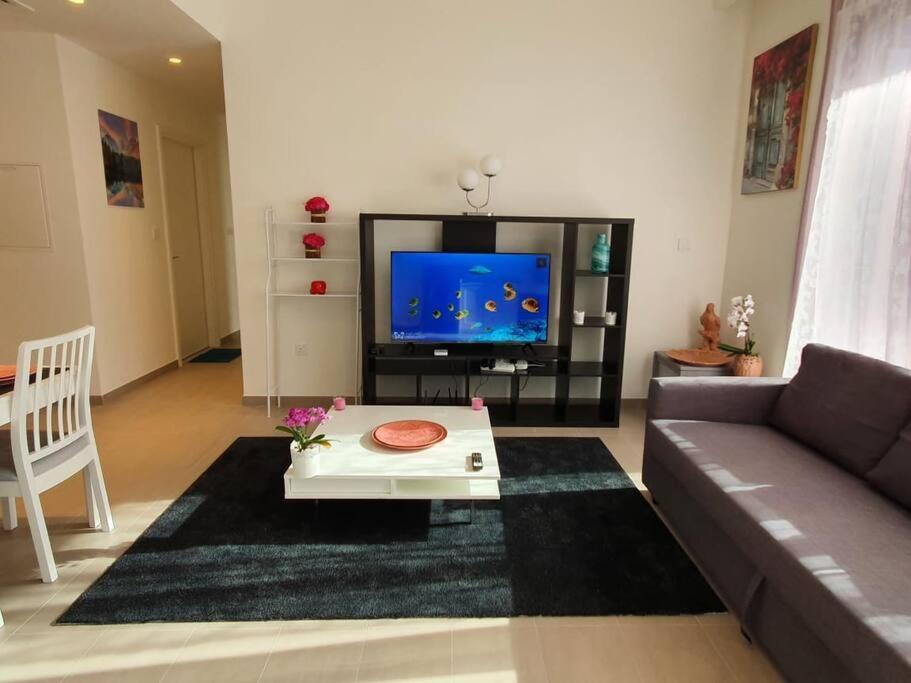 2 Bedroom Available For Short Term Dubai