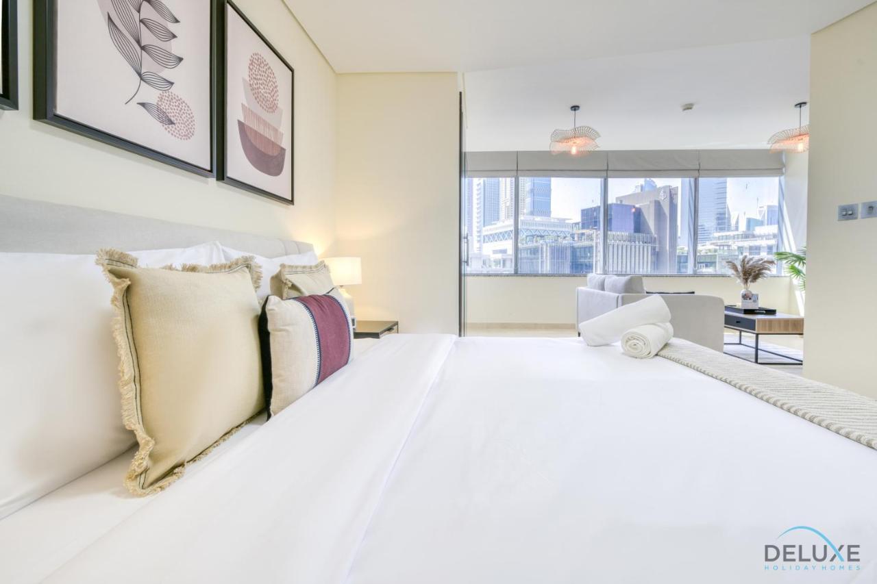 Apartamento Special Offer Stylish 1br With Pool & Views By Deluxe Homes Dubái