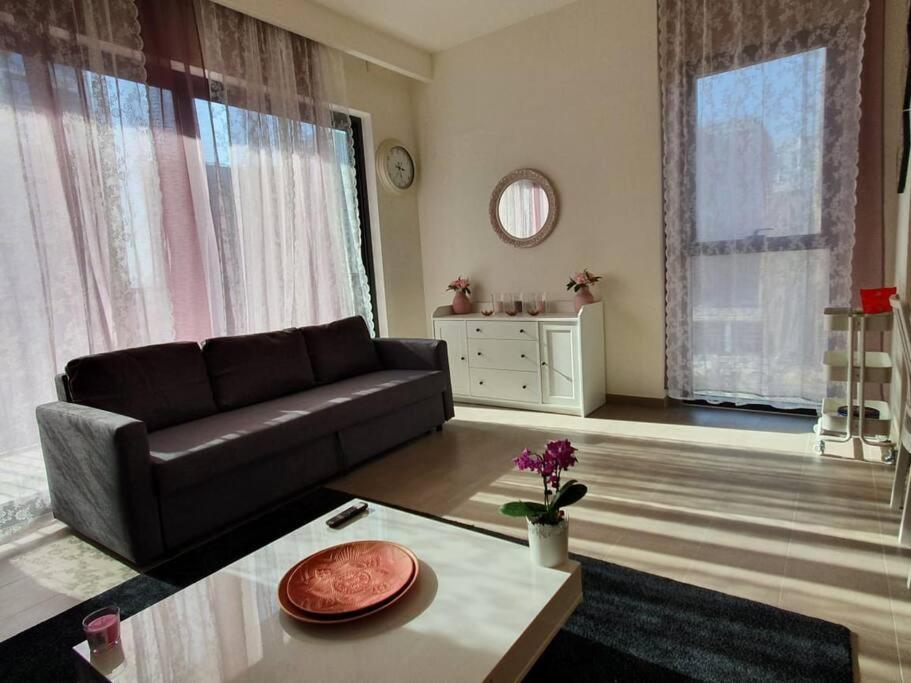 2 Bedroom Available For Short Term Appartement *