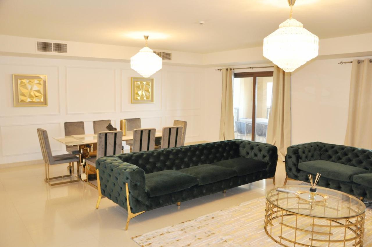 Spacious 4 Bd With Amazing Sea View *